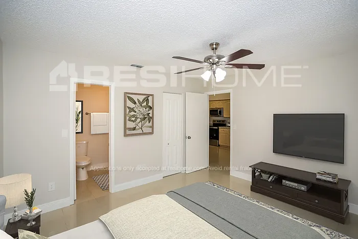 8905 NW 114th Ter — Photo 8