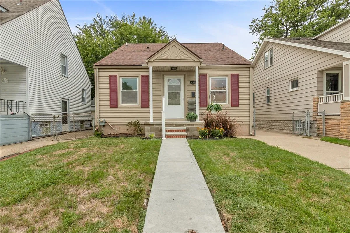 3 bed, 1035 sqft, $2,400 — Photo 2