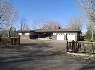 616 Highland Park Rd, Glendive, MT 59330