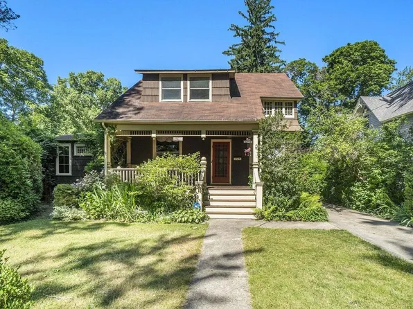 322 Prospect St, South Haven, MI 49090