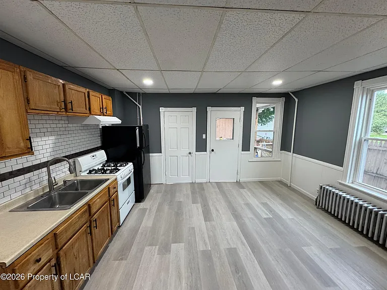 1424 N Market St — Photo 5