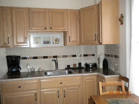 5th image of 221 Park Ave