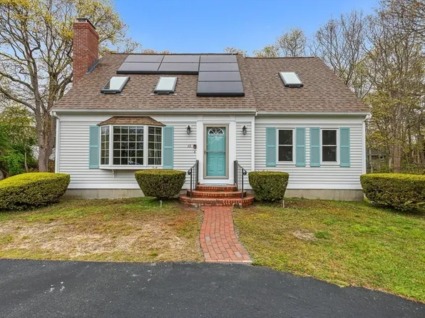 22 Woodside Dr, East Falmouth, MA 02536