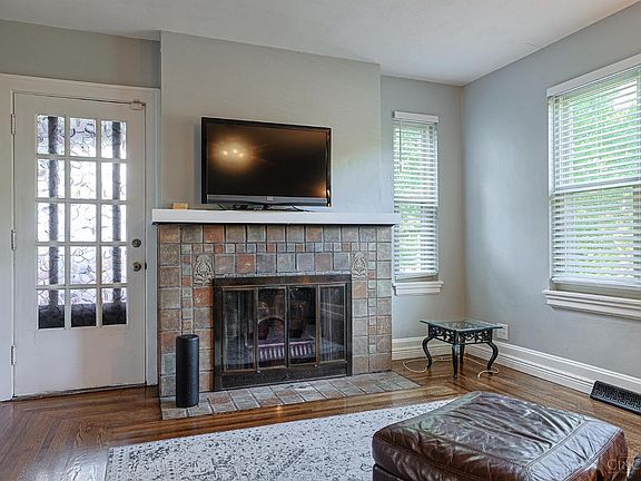 5th image of 3247 Autumn Ln