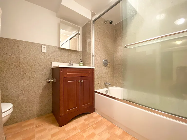221 E 28th St #2F — Photo 10