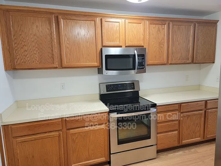 3121 NE Flintlock Pl — Photo 8