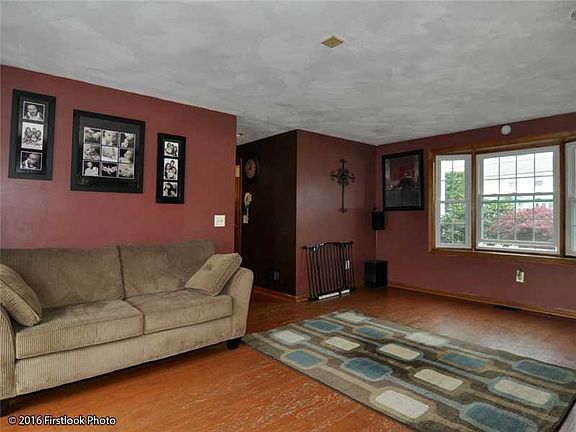4th image of 58 Hollyhock Dr