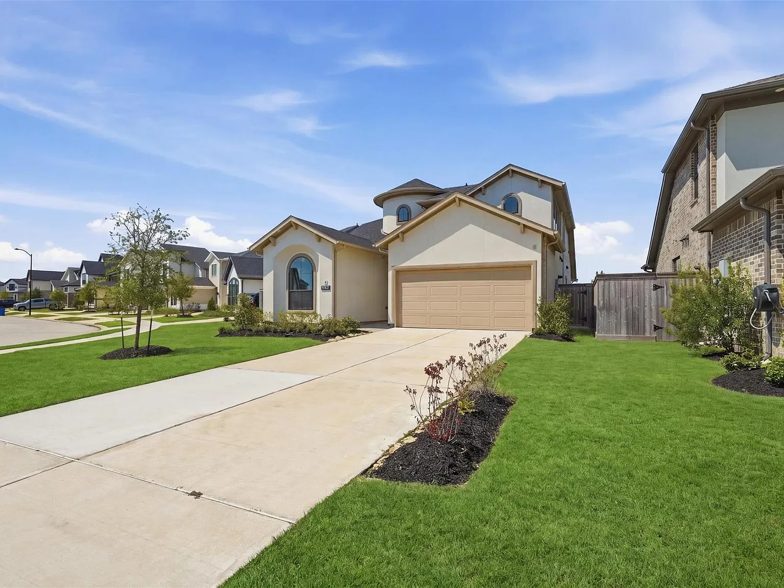 4 bed, 3.0 bath, 2423 sqft, $4,500 — Photo 3