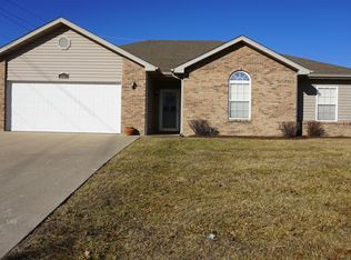 6161 Lantern Dr, Hallsville, MO 65255
