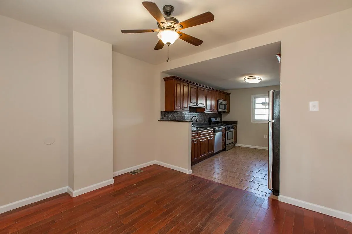 3 bed, 750 sqft, $1,900 — Photo 3