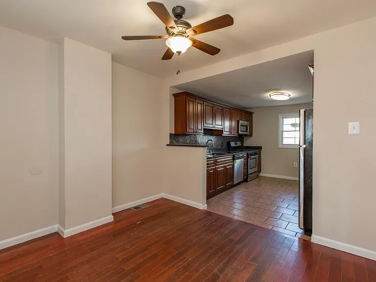 2826 Mercer St — Photo 3