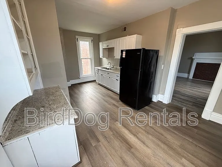 1044-1046 E Long St — Photo 6