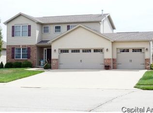 1812 Beacon Ct, Chatham, IL 62629