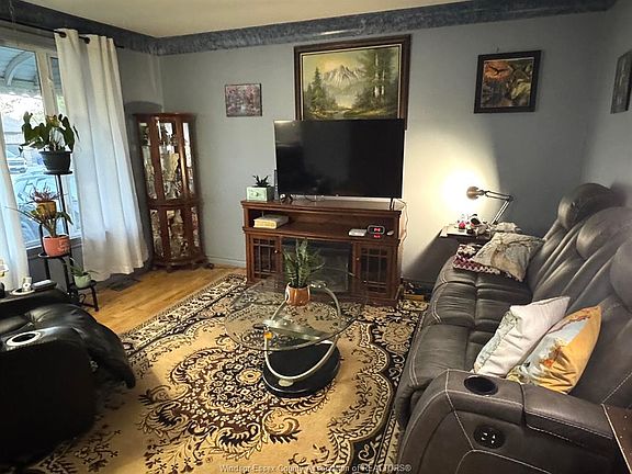 3rd image of 2527 Pillette Rd