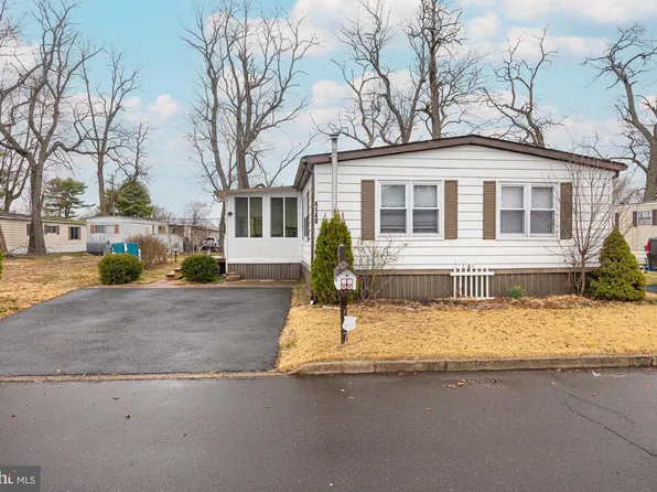 4140 Davis Dr, Morrisville, PA 19067