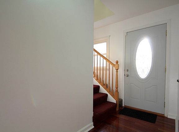 2nd image of 105 Country Club Ln