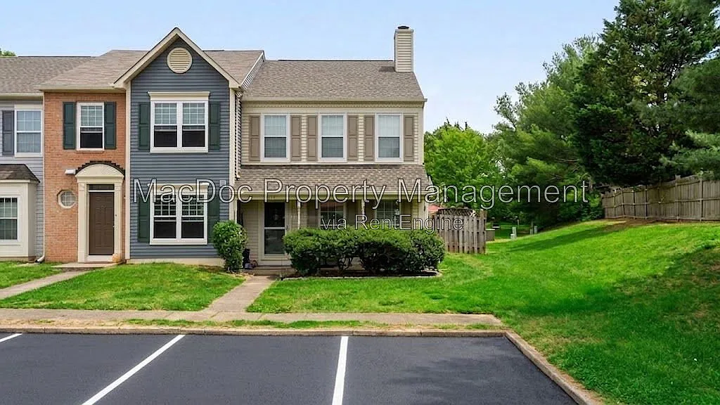 3 bed, 2.5 bath, 1372 sqft, $2,145 — Photo 1