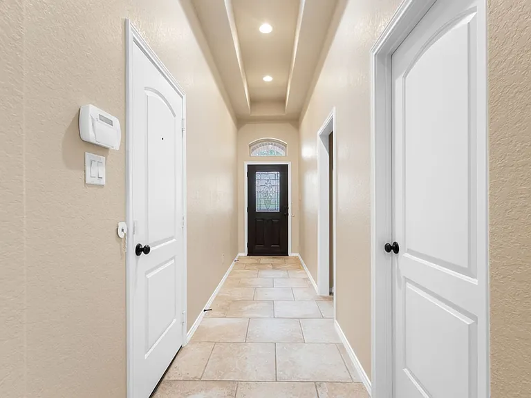 8710 White Crown — Photo 3