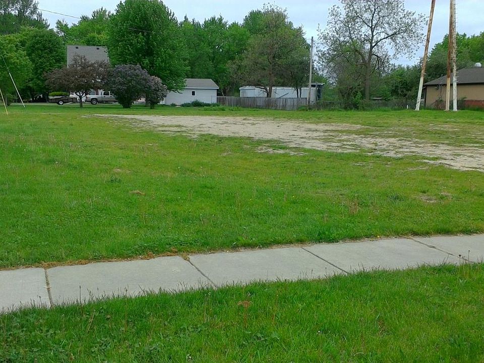 2nd image of 305 E Wright Ave