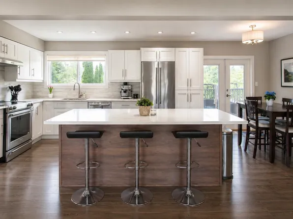 1820 Cedar Dr, Squamish, BC V8B 0X6