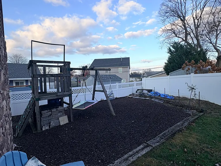 Play Area for the Kiddos.
There's also an area for gardening if that's something you enjoy.