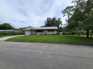 1952 Salvador St, Deland, FL 32720