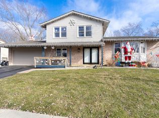 634 N Pinecrest Rd, Bolingbrook, IL 60440