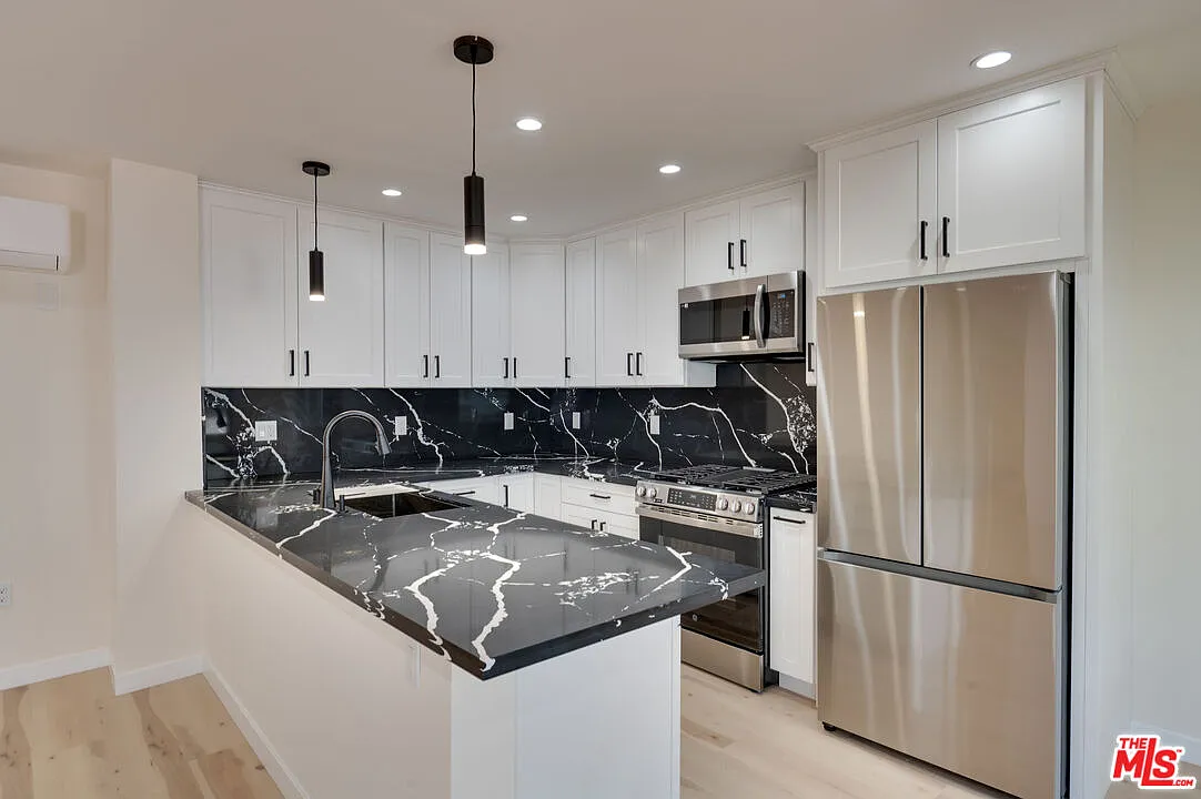 1 bed, 1.0 bath, 750 sqft, $3,450 — Photo 3