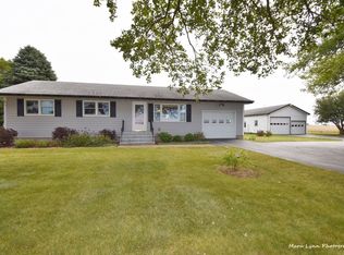 8S525 Mighell Rd, Sugar Grove, IL 60554
