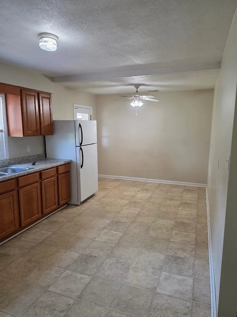 2805 Rhodelia Rd — Photo 2