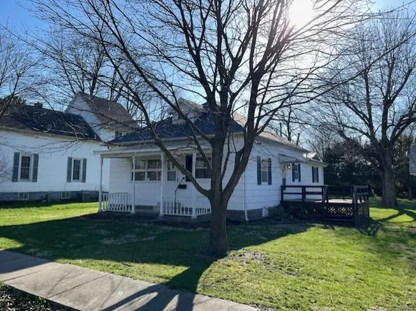 314 Edwards St, Nokomis, IL 62075