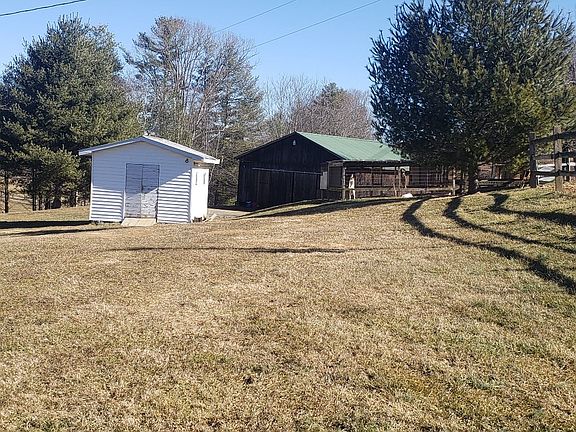5th image of 345 Hampton Knob Ln