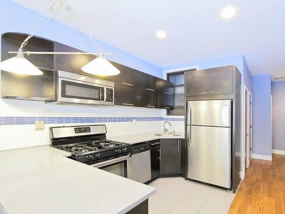 2nd image of 317 Putnam Ave #R1