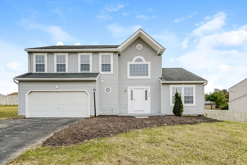 3 bed, 2.5 bath, 2392 sqft, $3,670 — Photo 1