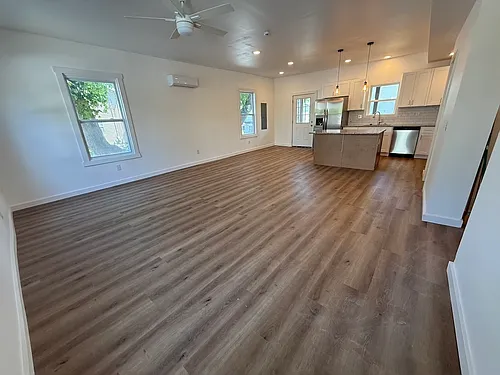 400 Erie St #1 Photo 1
