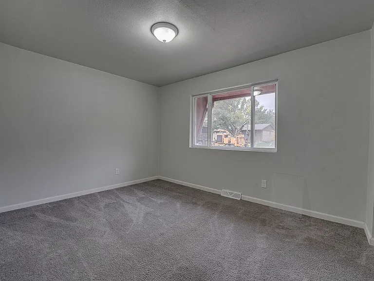 Larch1642 (KC-AM) — Photo 12