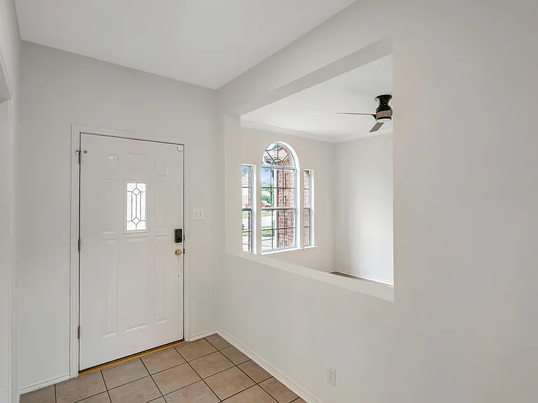 1622 Abbey Ln — Photo 8