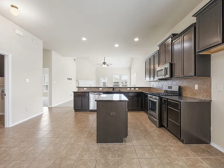 1445 Bateman Ln — Photo 9