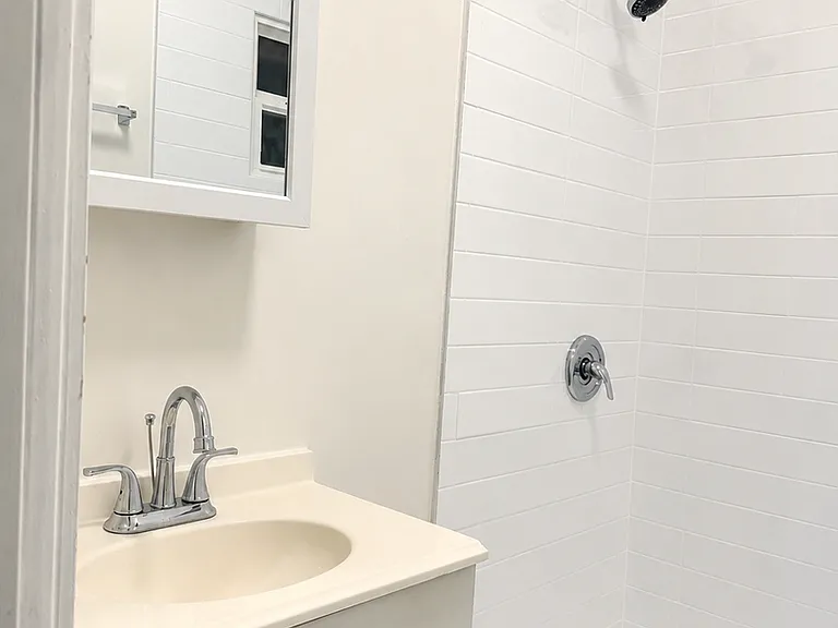 447 S. Rampart Blvd - Studio & 1 Bedroom Apartment! — Photo 13