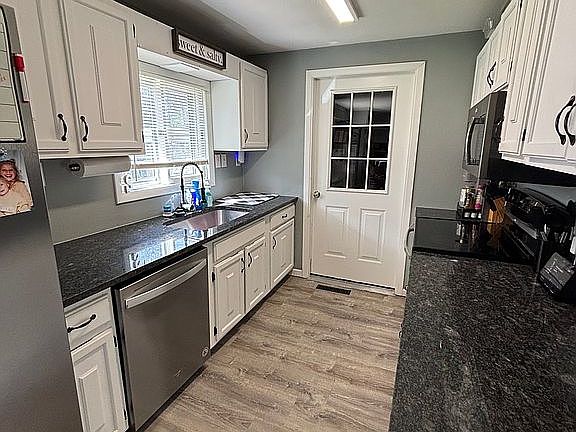 5th image of 1108 N Pinecrest St