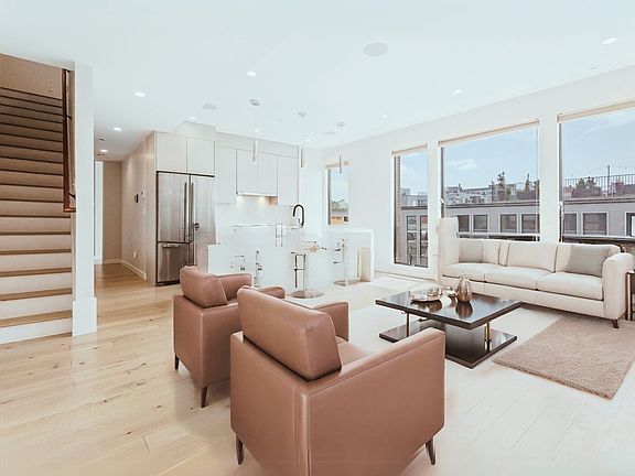 4th image of 340 W 2nd St #Penthouse 21