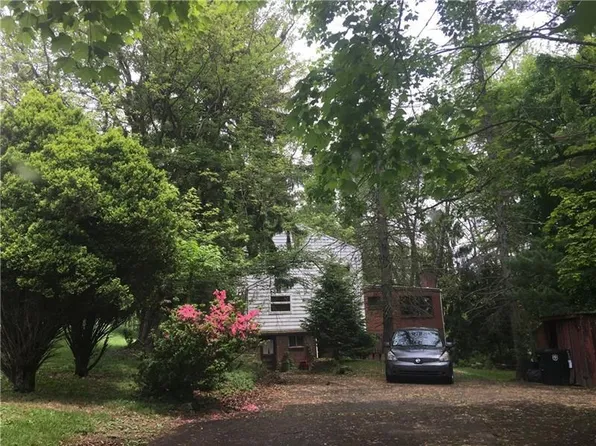 949 Clifton Rd, Bethel Park, PA 15102