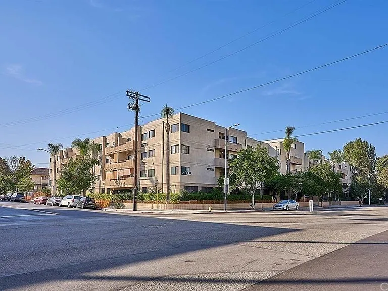 435 S Virgil Ave #320 — Photo 29