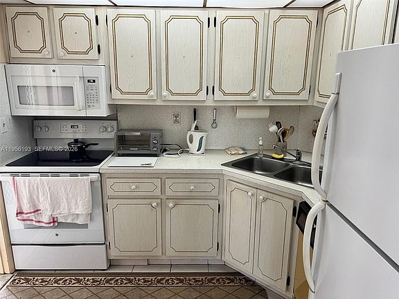 3rd image of 1720 Jefferson St APT 410