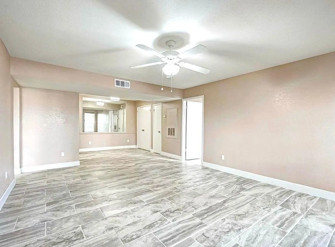 2 bed, 2.0 bath, 937 sqft, $1,300 — Photo 4