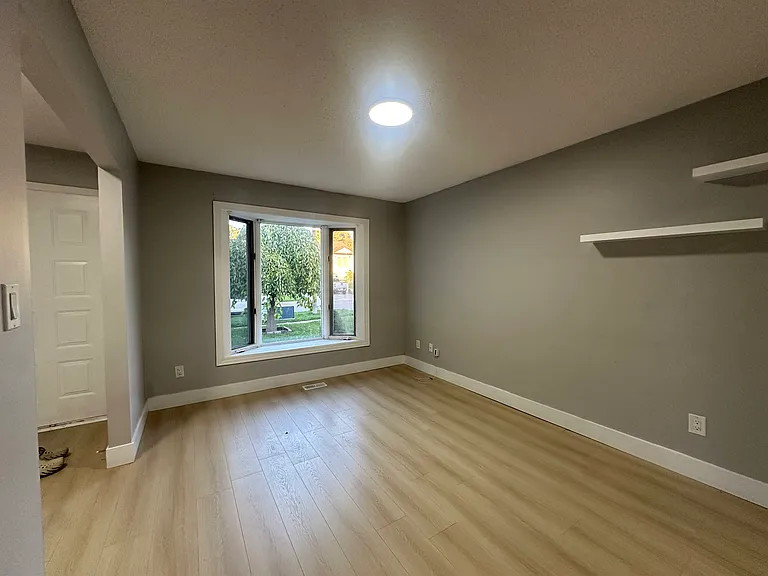 920 Southgate Dr — Photo 5