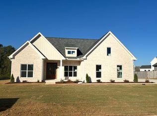 120 Caroline Way, Muscle Shoals, AL 35661
