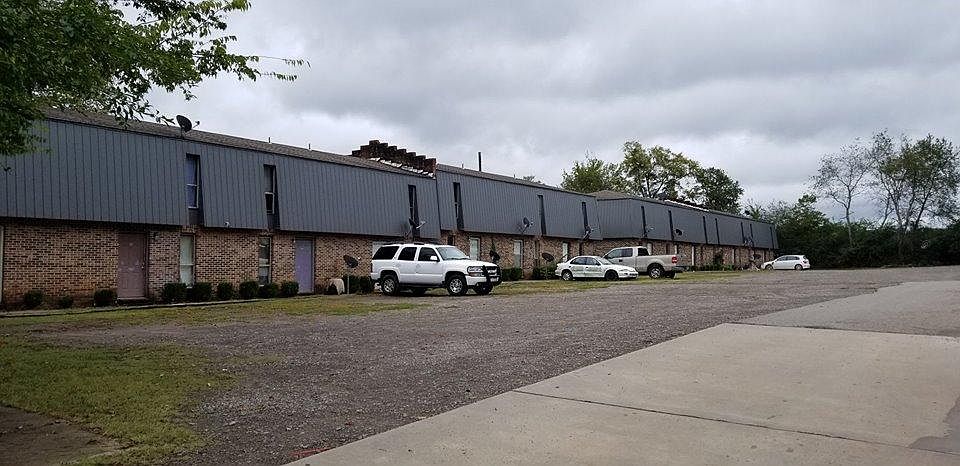 1st image of 600 E Poplar St