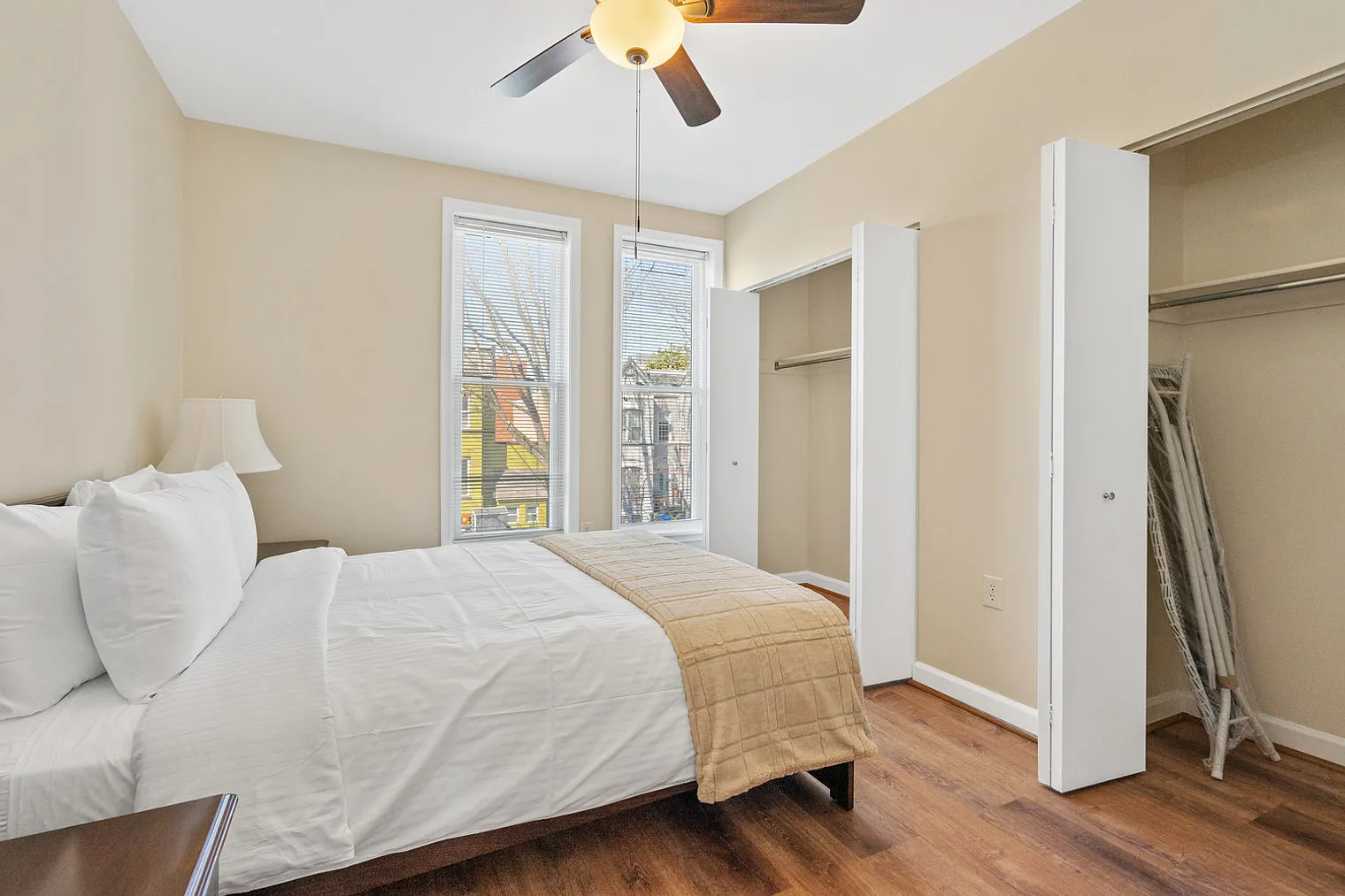 3 bed, 1.0 bath, 25833 sqft, $6,387 — Photo 3