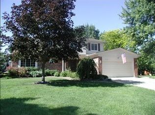 2759 Stonebury Ct, Rochester Hills, MI 48307